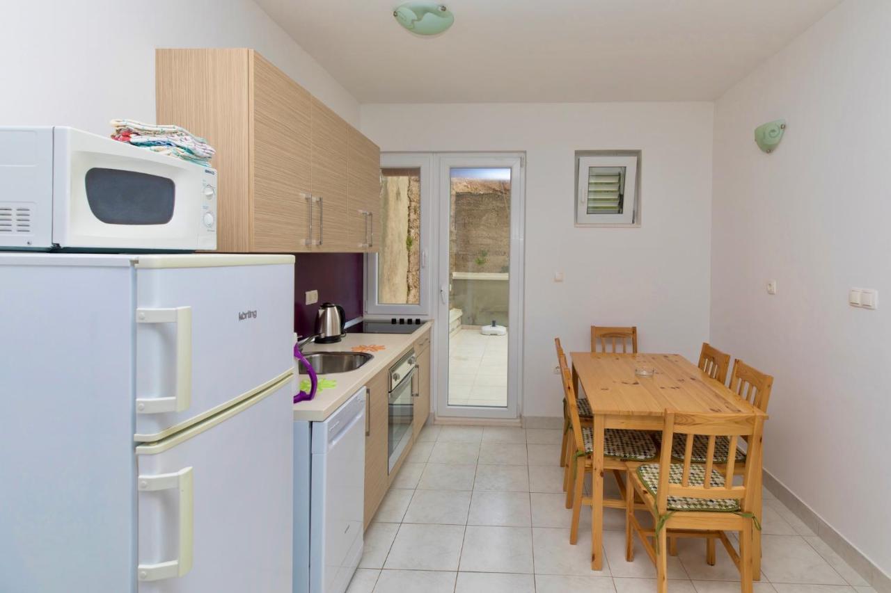 Apartments And Rooms Spiro มีมิตเซ ภายนอก รูปภาพ