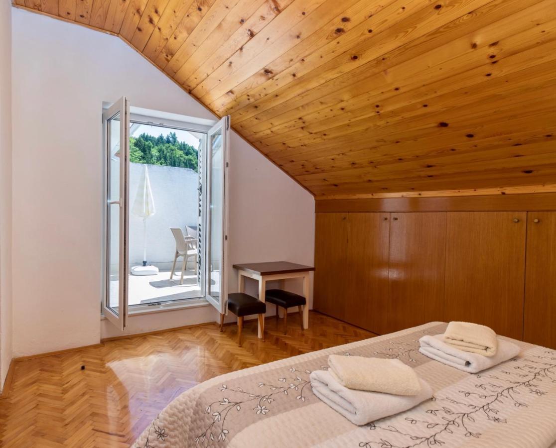 Apartments And Rooms Spiro มีมิตเซ ภายนอก รูปภาพ