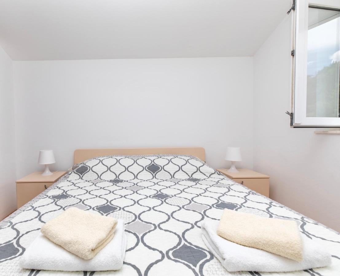 Apartments And Rooms Spiro มีมิตเซ ภายนอก รูปภาพ